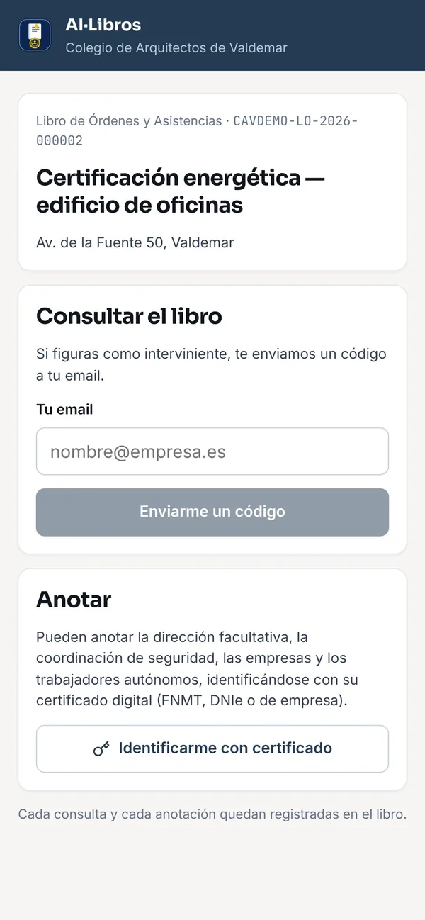 Lo que abre en el móvil el QR de una obra: el colegio, el Libro de Órdenes y Asistencias con su número y la obra; «Consultar el libro» pide el correo del interviniente para enviarle un código y «Anotar» pide identificarse con certificado digital